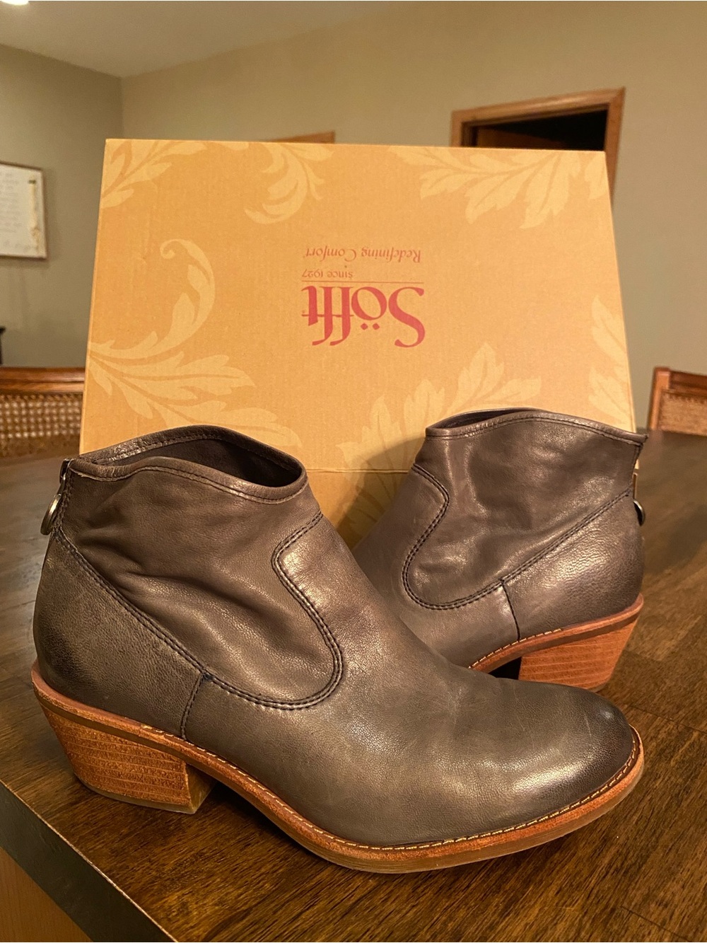 Sofft Women's Gray Leather Ankle Booties